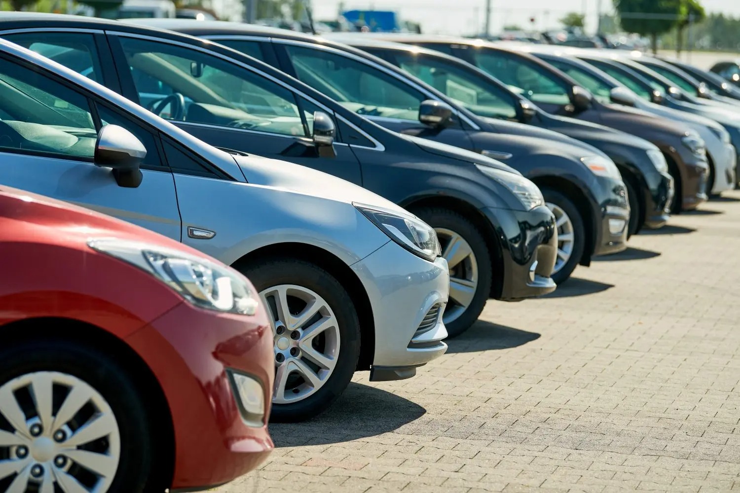 How to Research and Compare Local Used Car Dealerships